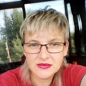 Девушки в Омске: Алена, 45 - ищет парня из Омска