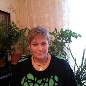 Девушки в Перми: Елена, 57 - ищет парня из Перми