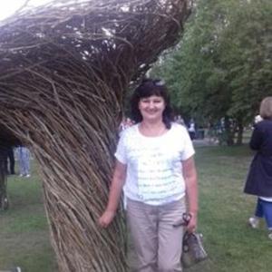 Девушки в Новосибирске: Вера, 63 - ищет парня из Новосибирска