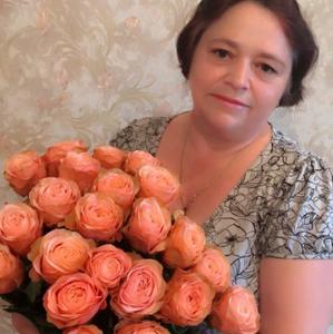 Девушки в Новокузнецке: Лена, 59 - ищет парня из Новокузнецка