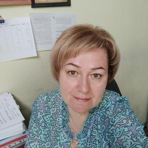 Девушки в Калининграде: Елена, 53 - ищет парня из Калининграда