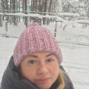Девушки в Солнечногорске: Юлия, 48 - ищет парня из Солнечногорска