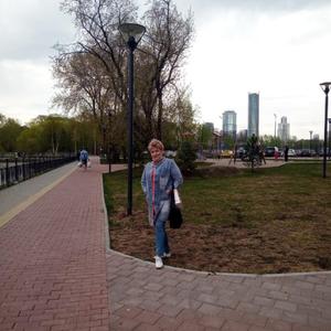 Девушки в Екатеринбурге: Светлана, 62 - ищет парня из Екатеринбурга