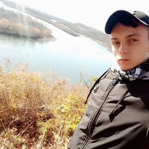 Парни в Лесозаводске: Ростислав, 21 - ищет девушку из Лесозаводска