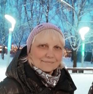 Девушки в Омске: Елена, 62 - ищет парня из Омска
