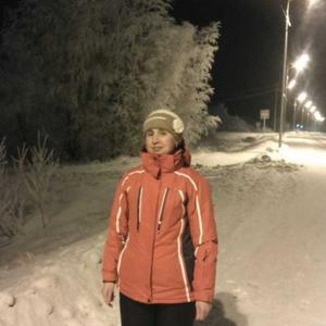 Девушки в Елабуге (Татарстан): Лариса, 44 - ищет парня из Елабуги (Татарстан)