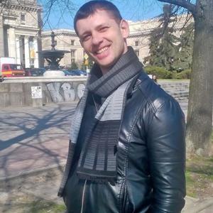 Парни в Варшаве: Viktor, 39 - ищет девушку из Варшавы