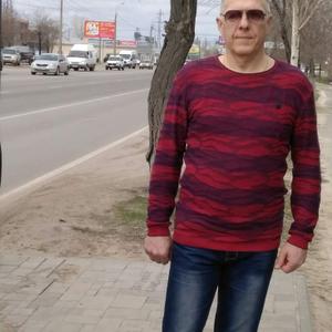 Парни в Волгограде: Валерий, 66 - ищет девушку из Волгограда