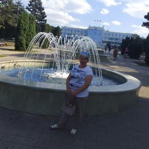 Девушки в Саратове: Александра, 69 - ищет парня из Саратова