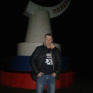 Парни в Усинске: Виталий, 51 - ищет девушку из Усинска