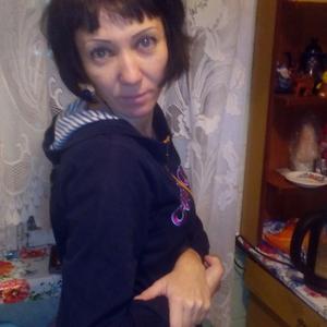 Девушки в Пскове: Лена, 43 - ищет парня из Пскова