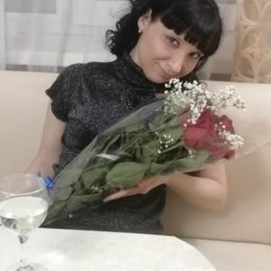 Девушки в Саратове: Елена, 36 - ищет парня из Саратова