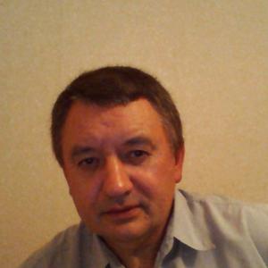 Валерий, 68 лет, Санкт-Петербург