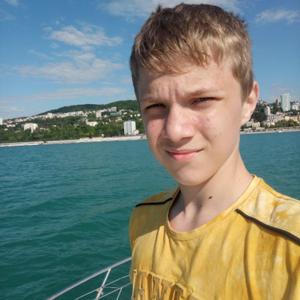Парни в Кореновске: Антон, 19 - ищет девушку из Кореновска