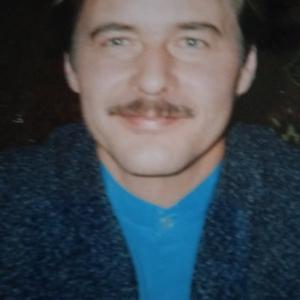 Парни в Череповце: Андрей, 59 - ищет девушку из Череповца