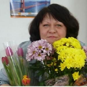 Девушки в Томске: Евгения, 52 - ищет парня из Томска