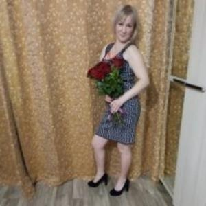 Девушки в Томске: Ира, 25 - ищет парня из Томска