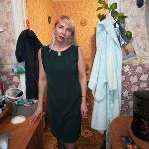 Девушки в Гатчине: Ольга, 45 - ищет парня из Гатчины