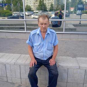 Парни в Волгограде: Валерий, 71 - ищет девушку из Волгограда