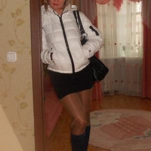 Девушки в Ижевске: Алена, 56 - ищет парня из Ижевска