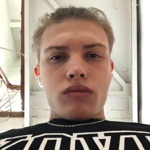 Максим, 22 года, Оренбург