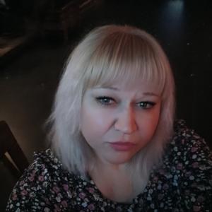 Парни в Уфе (Башкортостан): Елена, 44 - ищет девушку из Уфы (Башкортостан)