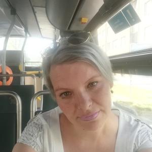 Девушки в Таллине: Oksana, 45 - ищет парня из Таллина