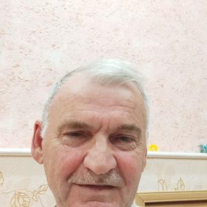Валерий, 72 года, Армавир
