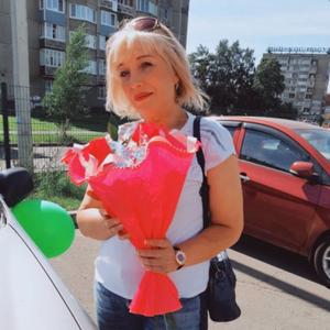Девушки в Ангарске: Елена, 51 - ищет парня из Ангарска