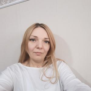 Девушки в Ижевске: Екатерина, 41 - ищет парня из Ижевска