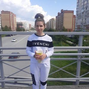 Девушки в Новосибирске: Елена, 19 - ищет парня из Новосибирска
