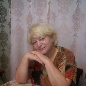 Девушки в Екатеринбурге: Алина, 65 - ищет парня из Екатеринбурга