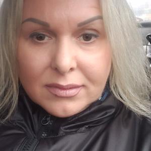 Девушки в Одессе: Ната, 44 - ищет парня из Одессы