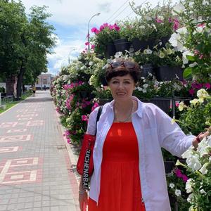 Девушки в Саратове: Людмила, 57 - ищет парня из Саратова