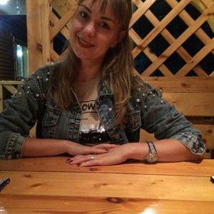 Девушки в Саратове: Карина, 38 - ищет парня из Саратова