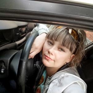Девушки в Томске: Полина, 37 - ищет парня из Томска