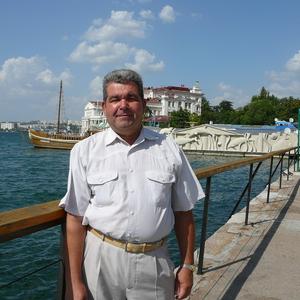 Виктор, 69 лет, Саратов