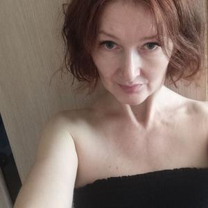 Девушки в Омске: Elena, 42 - ищет парня из Омска