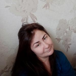 Девушки в Ульяновске: Елена, 51 - ищет парня из Ульяновска