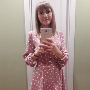 Девушки в Ижевске: Irina, 26 - ищет парня из Ижевска