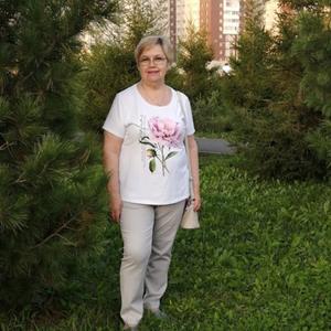 Девушки в Кемерово: Людмила, 71 - ищет парня из Кемерово