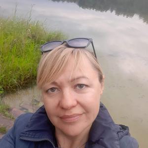 Девушки в Ижевске: Алёна, 50 - ищет парня из Ижевска
