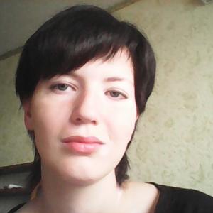Девушки в Новомосковске: Надя, 30 - ищет парня из Новомосковска