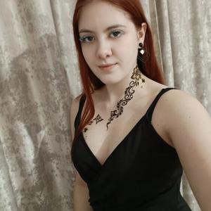 Девушки в Саратове: Елена, 22 - ищет парня из Саратова
