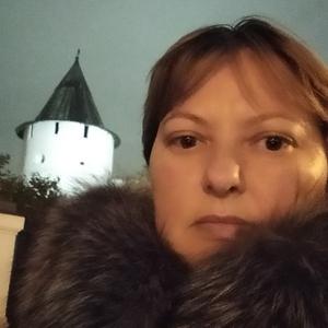 Девушки в Таганроге: Ирина, 49 - ищет парня из Таганрога
