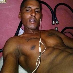 Девушки в Havana: Alieski, 28 - ищет парня из Havana