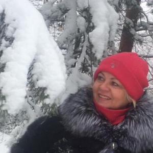 Девушки в Пскове: Елена, 62 - ищет парня из Пскова