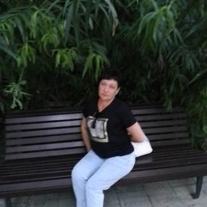 Девушки в Саратове: Елена, 53 - ищет парня из Саратова