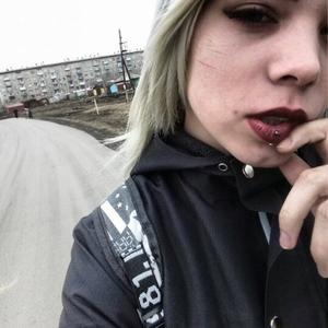 Девушки в Новосибирске: Владислава, 25 - ищет парня из Новосибирска