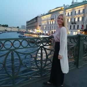 Девушки в Санкт-Петербурге: Вера, 43 - ищет парня из Санкт-Петербурга